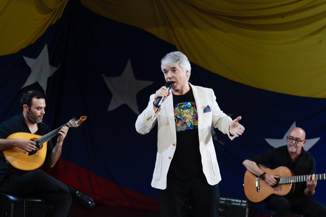 El Festival Viva Venezuela #Miranda presentó en el Teatro Emma Soler de Los Teques al cantante portugués Jorge Goes.

#VivaVenezuela
#VenezuelaVaPaArriba