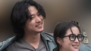 Yamazaki Kento (29) and Hirose Suzu (25) spotted on ramen date in early May with couple ring on their right finger. bunshun.jp/denshiban/arti…