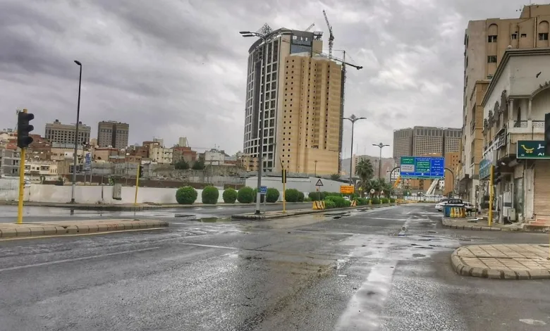#طقس_اليوم: توقعات بهطول #أمطار رعدية متوسطة إلى غزيرة تؤدي لجريان السيول مصحوبة بزخات من البرد على أجزاء من جازان، عسير والباحة. وتكون خفيفة إلى متوسطة على الرياض، الشرقية ومكة المكرمة. wp.me/pdyryl-6uHN #طقس_السعودية