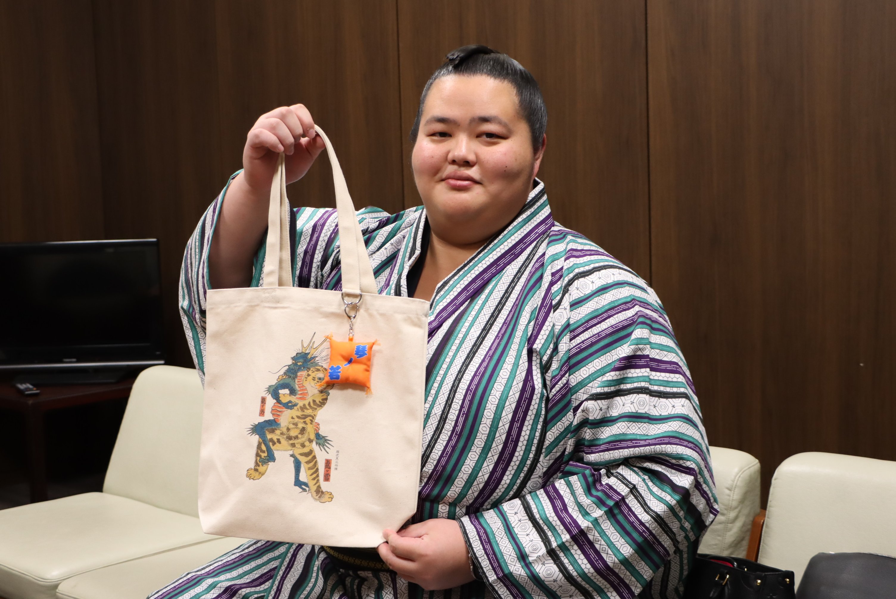 新品未開封】琴櫻 琴桜 座布団 キーホルダー 国技館 大相撲 新品未開封】琴櫻 琴桜 座布団 キーホルダー 国技館 大相撲