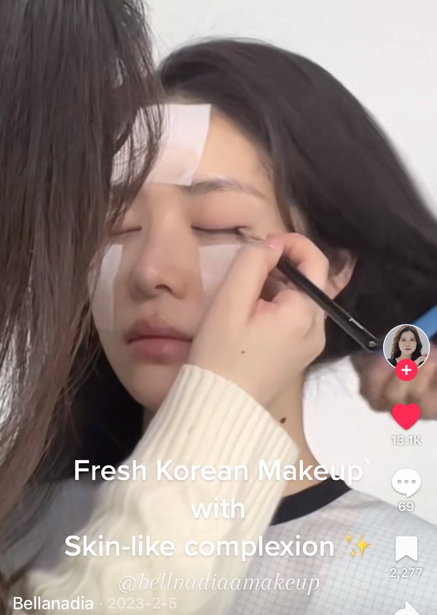 ทริคเตรียมผิวก่อนแต่งหน้าจาก makeup artist ที่ช่างแต่งหน้าเกาหลีส่วนใหญ่ทำคือ ใช้ toner pad prep ผิวก่อนแต่งหน้า แบบแปะทิ้งไว้ 5-10 นาที ก่อนลงสกินแคร์ เบสเมคอัพอื่นๆต่อ ช่วยให้ผิวเย็นลง แล้ส คสอ ติดทนขึ้นอ่ะ คือดีมากก ลองแล้วแบบผิวกลาสมากกก แล้วแต่งหน้าติดดีขึ้น