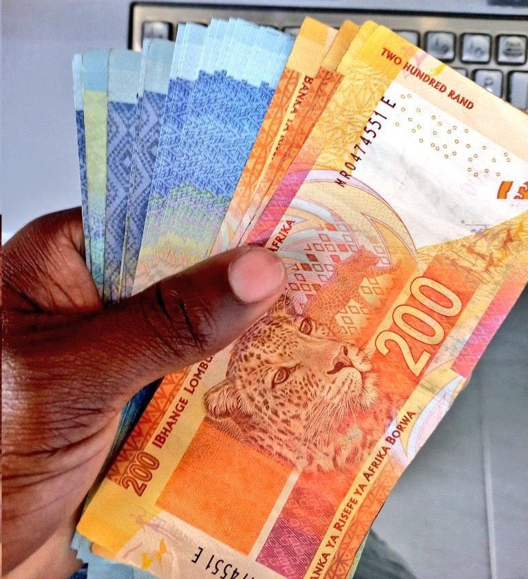 Who wants to win R250 Cash 🤭💰? If you retweet my pinned tweet and comment #TheStrangersChapter1 now 🥳💃🏾.