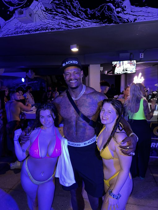 2 pic. Me and @bubblebbratz met @iamjasonluv tonight! So sweet :) https://t.co/Mib7mhDpwF