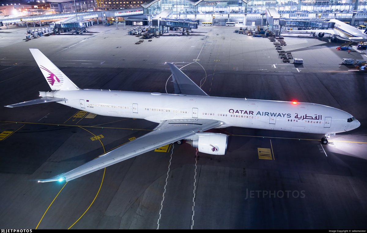 A Qatar Airways 777 in Hong Kong. jetphotos.com/photo/11329667 © sebsmeister