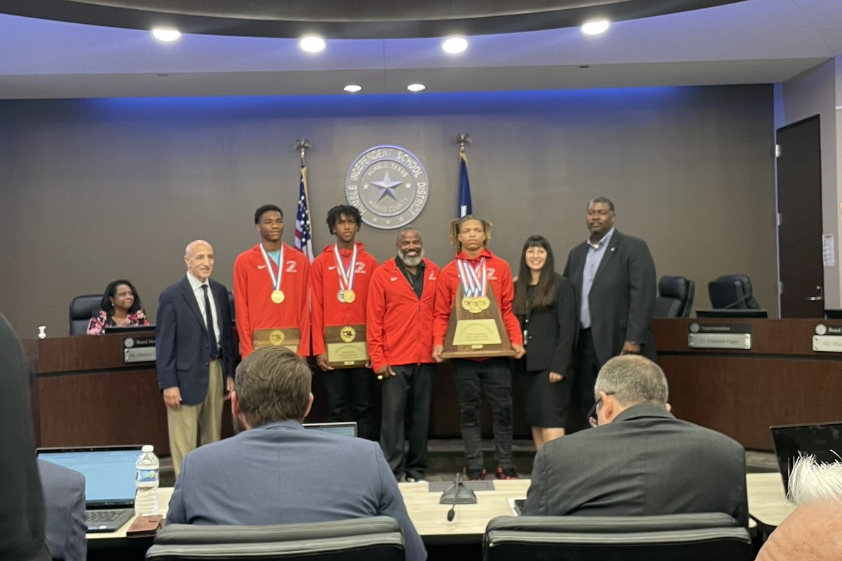 🌟 It was a night of celebration for our @HumbleISD students and teachers!! Congratulations @HumbleISD_ACE @HumbleISD_SCHS @HumbleISD_AHS!