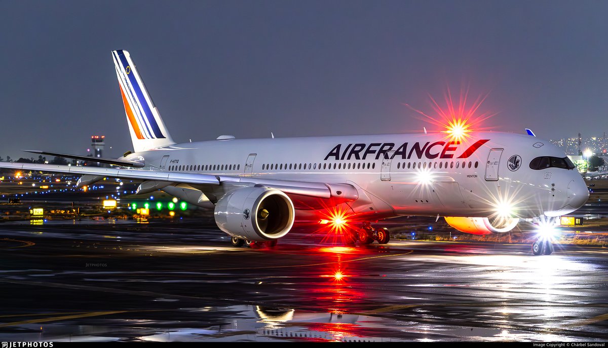 An Air France A350 in Mexico City. jetphotos.com/photo/11330302 © Chárbel Sandoval