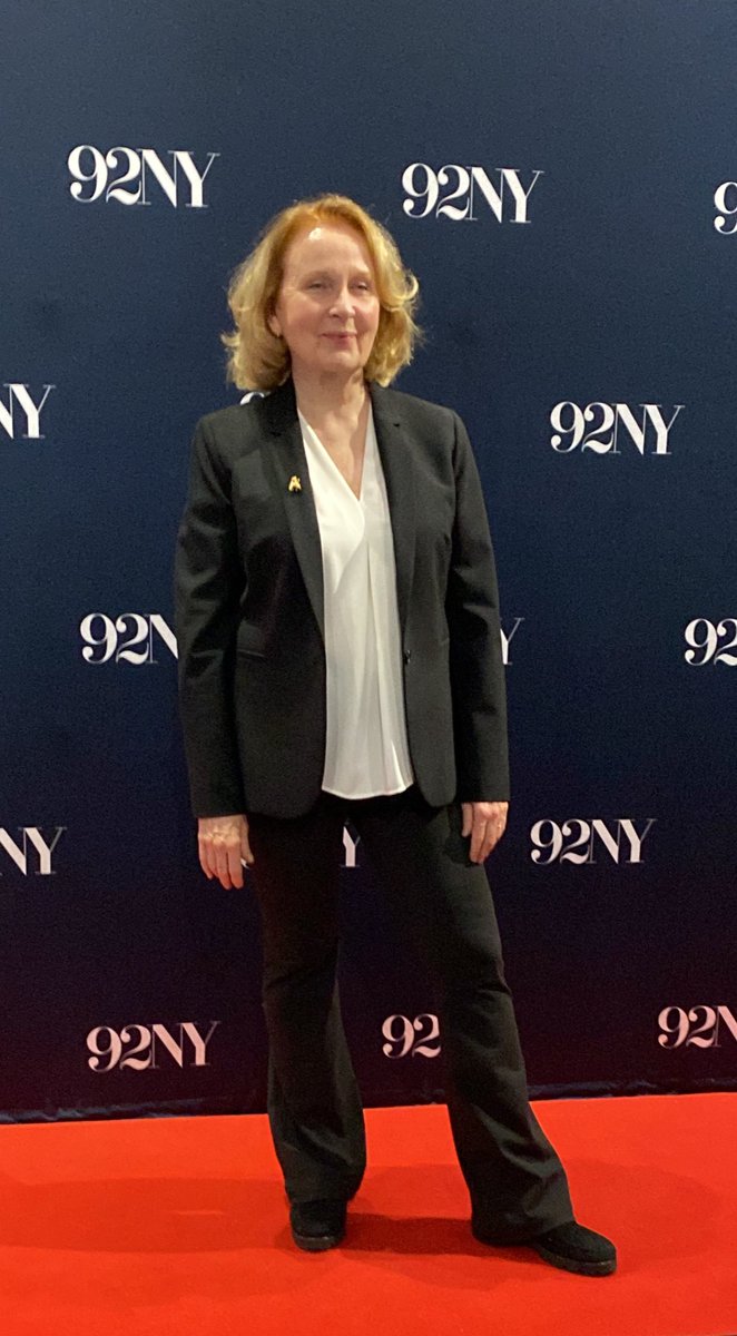 Sgwrs hyfryd gyda Kate Burton🤩 - merch Richard Burton 🤩 <a href="/HenoS4C/">Heno 🏴󠁧󠁢󠁷󠁬󠁳󠁿</a> <a href="/S4C/">S4C 🏴󠁧󠁢󠁷󠁬󠁳󠁿</a>  nôs Wener 7pm