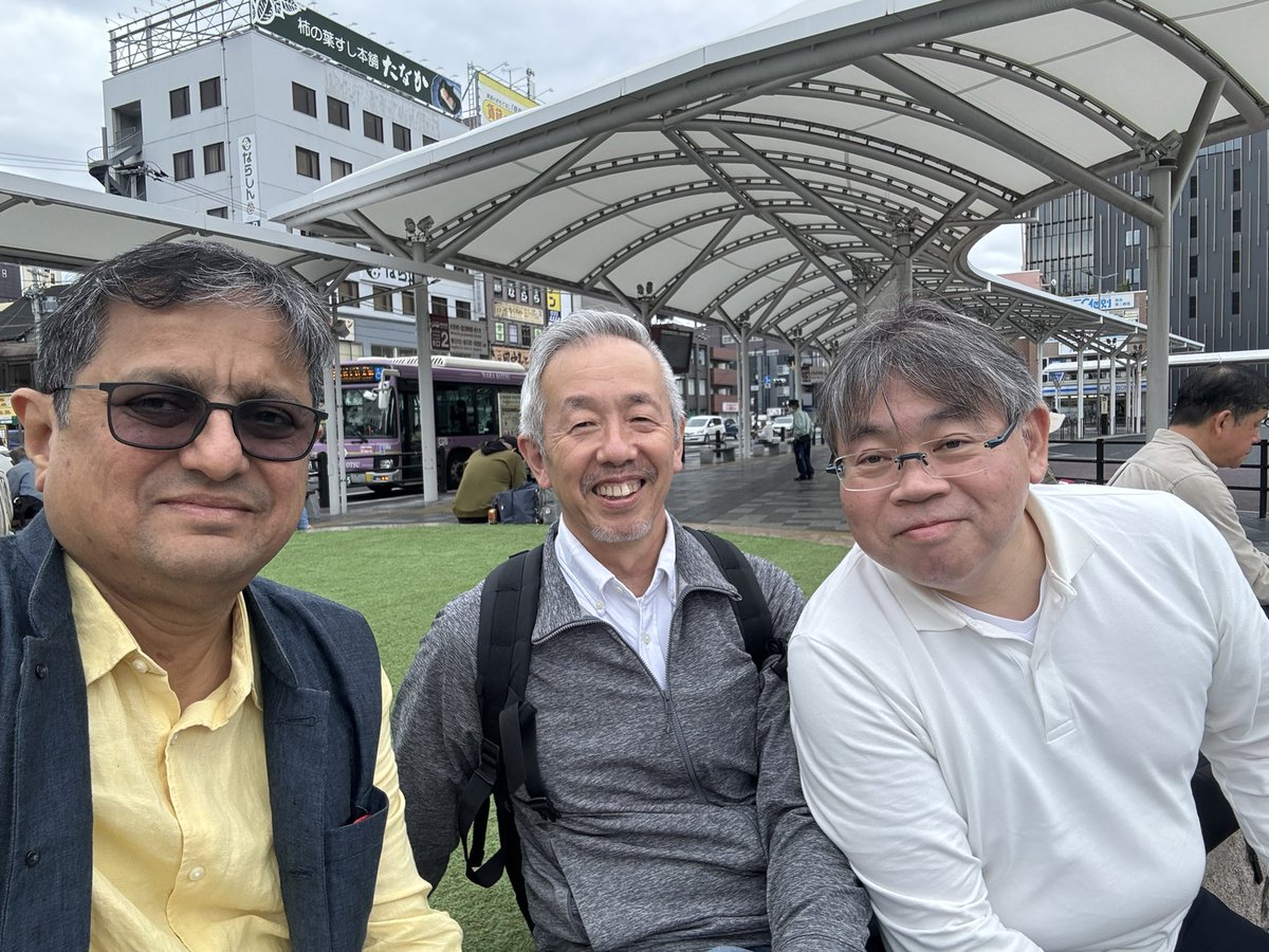 This is Ando-san (in the middle) with 
Takahashi-son my hosts in #Osaka. Ando-san speaks excellent #Bengali having spent a lot of time in #Bangladesh and #India buying Jute and Cotton Textiles. @tesaclc_g #Japan #travellingsalesman