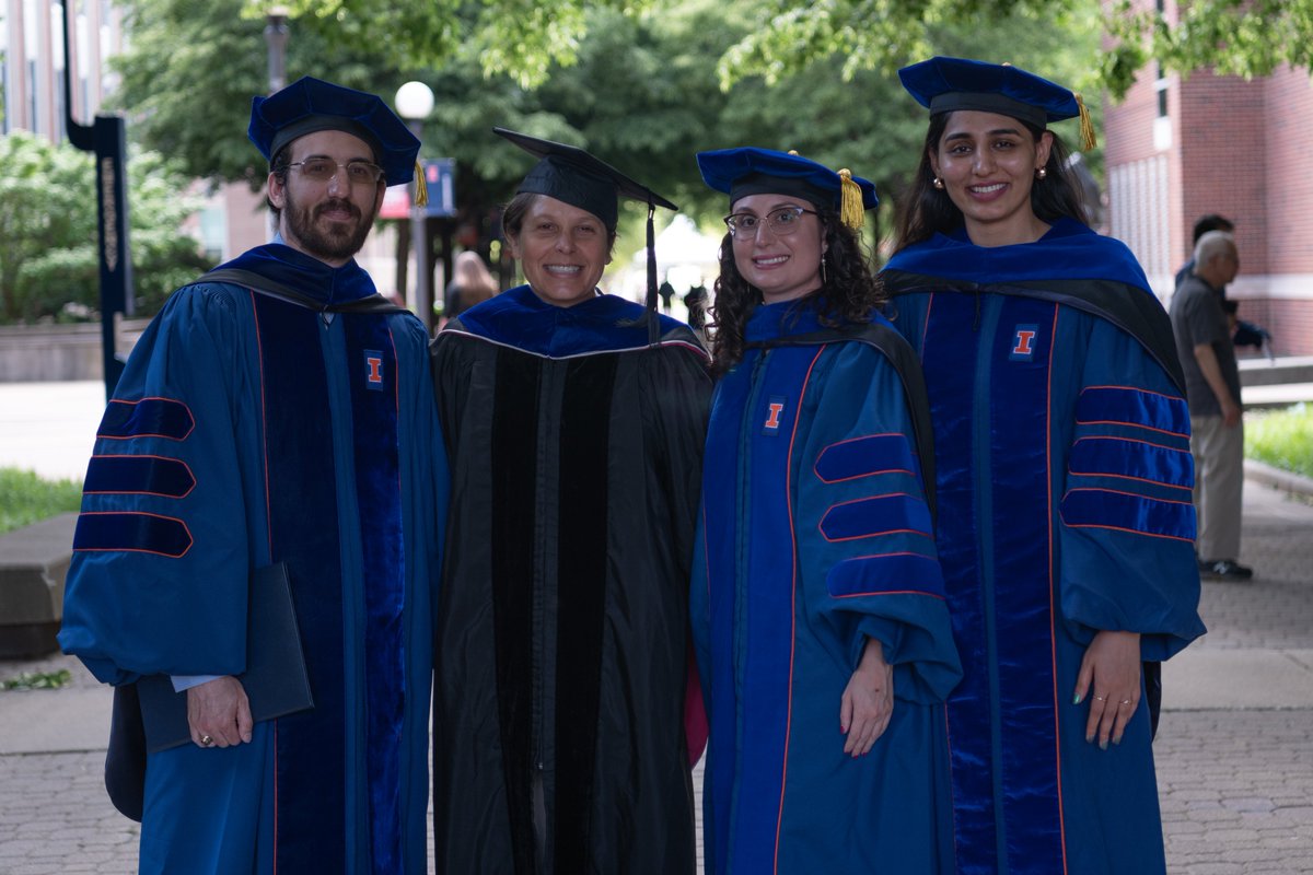 I went back to UIUC this weekend to meet up with some old friends and get hooded for my PhD with <a href="/AlyssaDelucia/">Alyssa DeLucia</a> and <a href="/SamanFatimaUIUC/">Saman Fatima</a> by @OlshanskyLab ! Nearly a year after I left, but better late than never! 

Photo credit to <a href="/Alexir563/">Alexandra DeLucia</a>