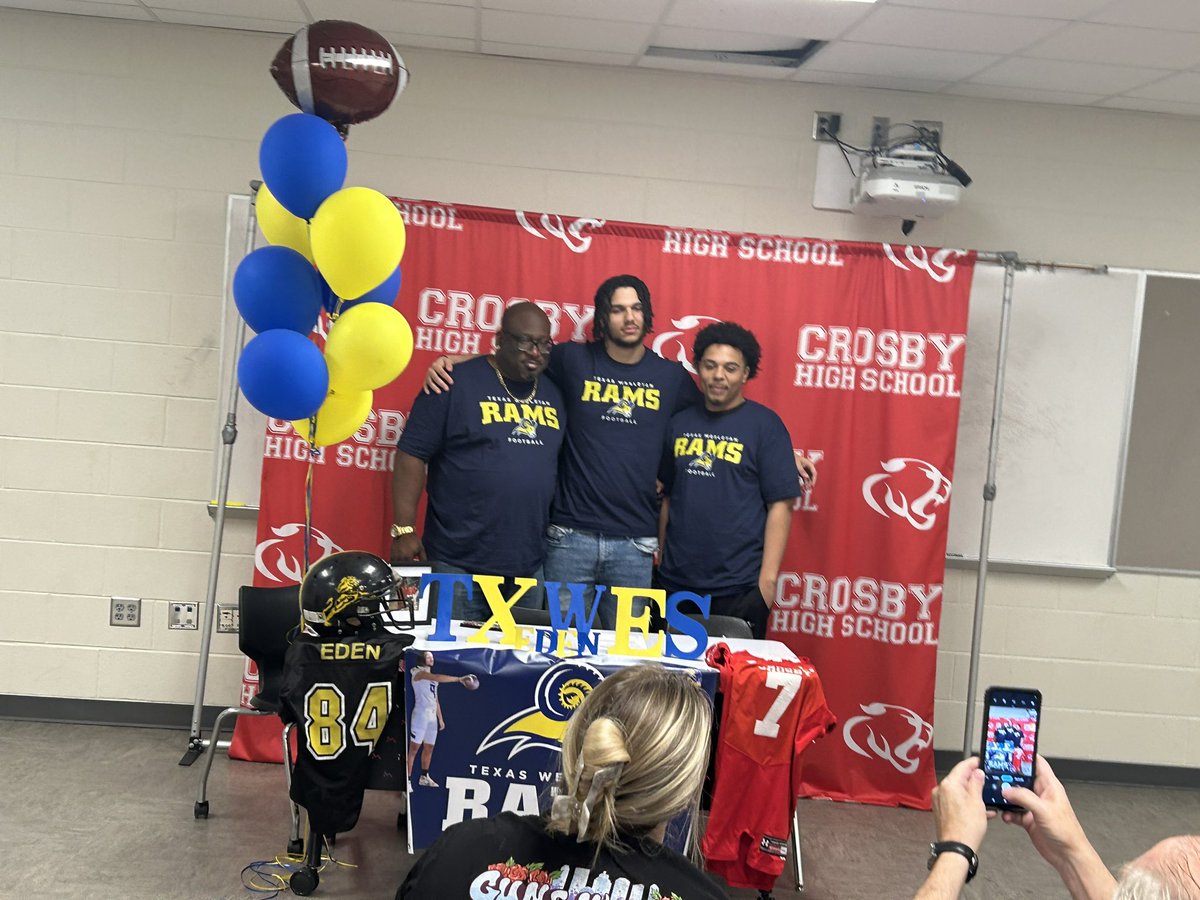 Really proud of @DillonEden4 for sticking with the process and completing his journey to a higher education by singing to play football @TexasWesleyan next year. @Crosby_CougarFB @RecruitCrosby and celebrated his decision today. #RecruitTheCoogs🔺
