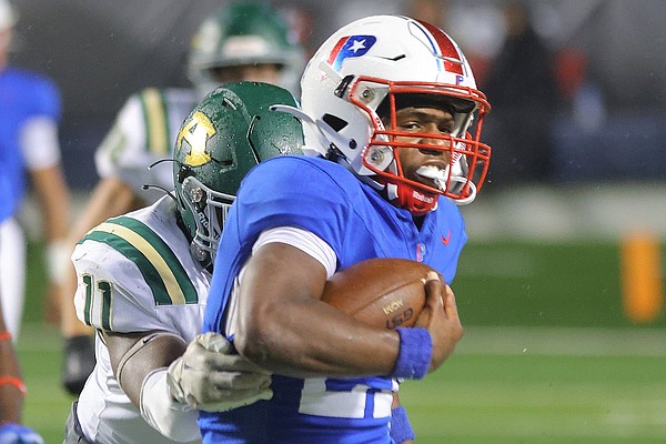 Cameron Settles is 5th Parkview player to earn Arkansas football offer: Little Rock Parkview junior running back and defensive back Cameron Settles became the fifth player from his team to receive an offer from Arkansas on Tuesday. dlvr.it/T6tnmN