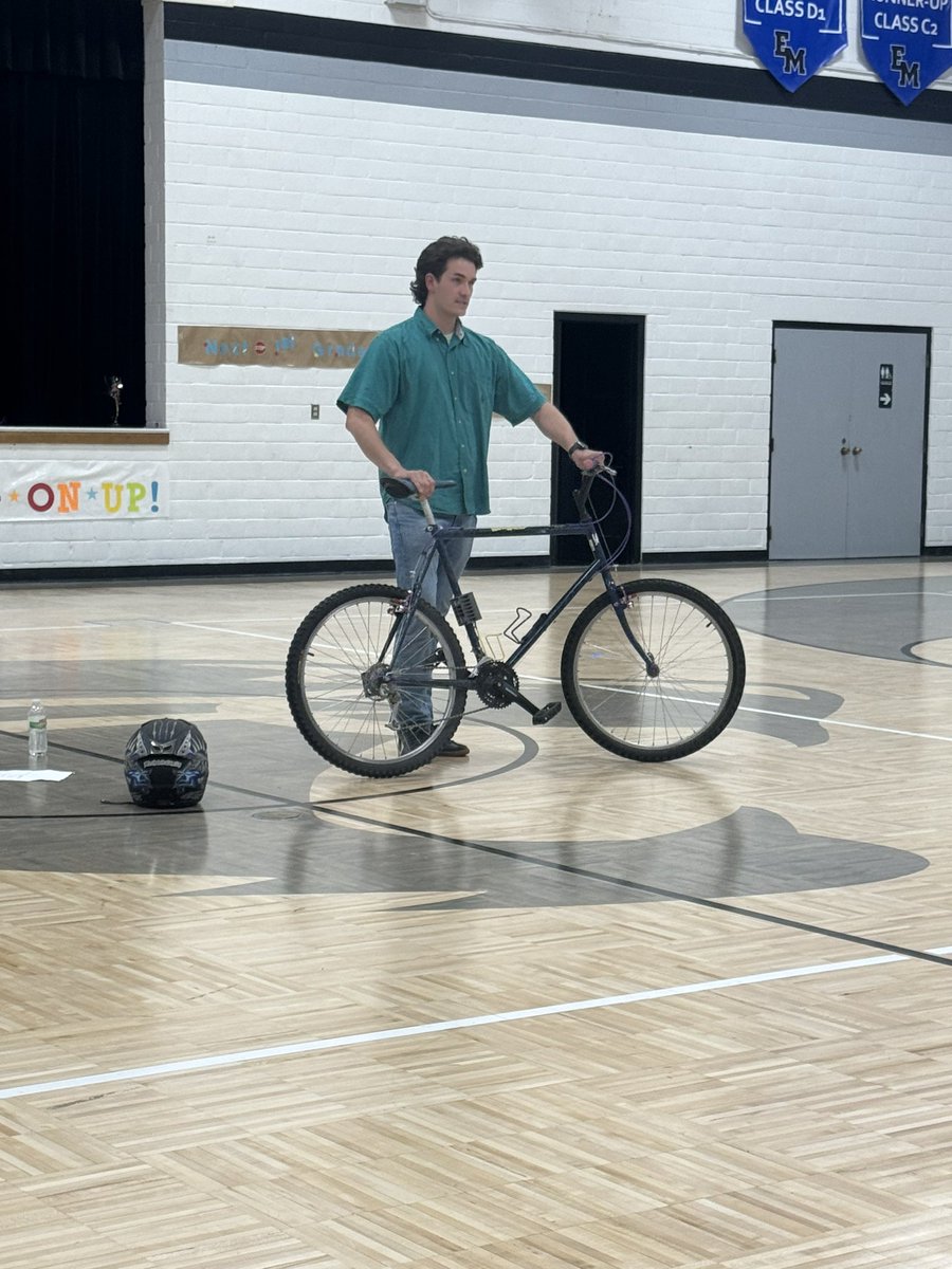 ExeterCClub's tweet photo. Huge thank you to Grant for teaching us about bike safety, rules of the road, and bike maintenance! We appreciated you coming today! 

Thank you to everyone who signed up and ride their bikes to the park with us! I hope everyone has a wonderful and safe summer! https://t.co/yeEXjiudbs
