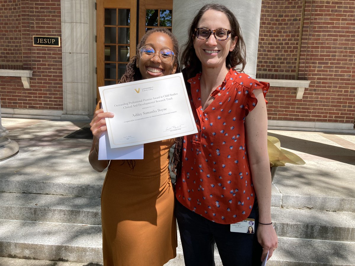 Super proud of graduating @vupeabody student Ashley Boyne for this well-deserved award of Outstanding Achievement and Promise! & we submitted her first first-author pub on graduation day! We will miss having her in the lab but excited for her next steps — PhD in Clinical Psych!