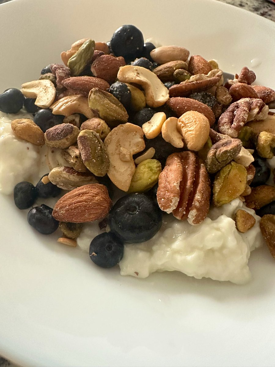 This snack was so filling, I have no idea what I’m going to do for dinner. 🤷‍♀️🤔

Cottage cheese with the sweetest blueberries and mixed nuts. 

Ideas? 

#snacktime #cottagecheese #snack #teatime #afternoontea #nuts #blueberries #snacks