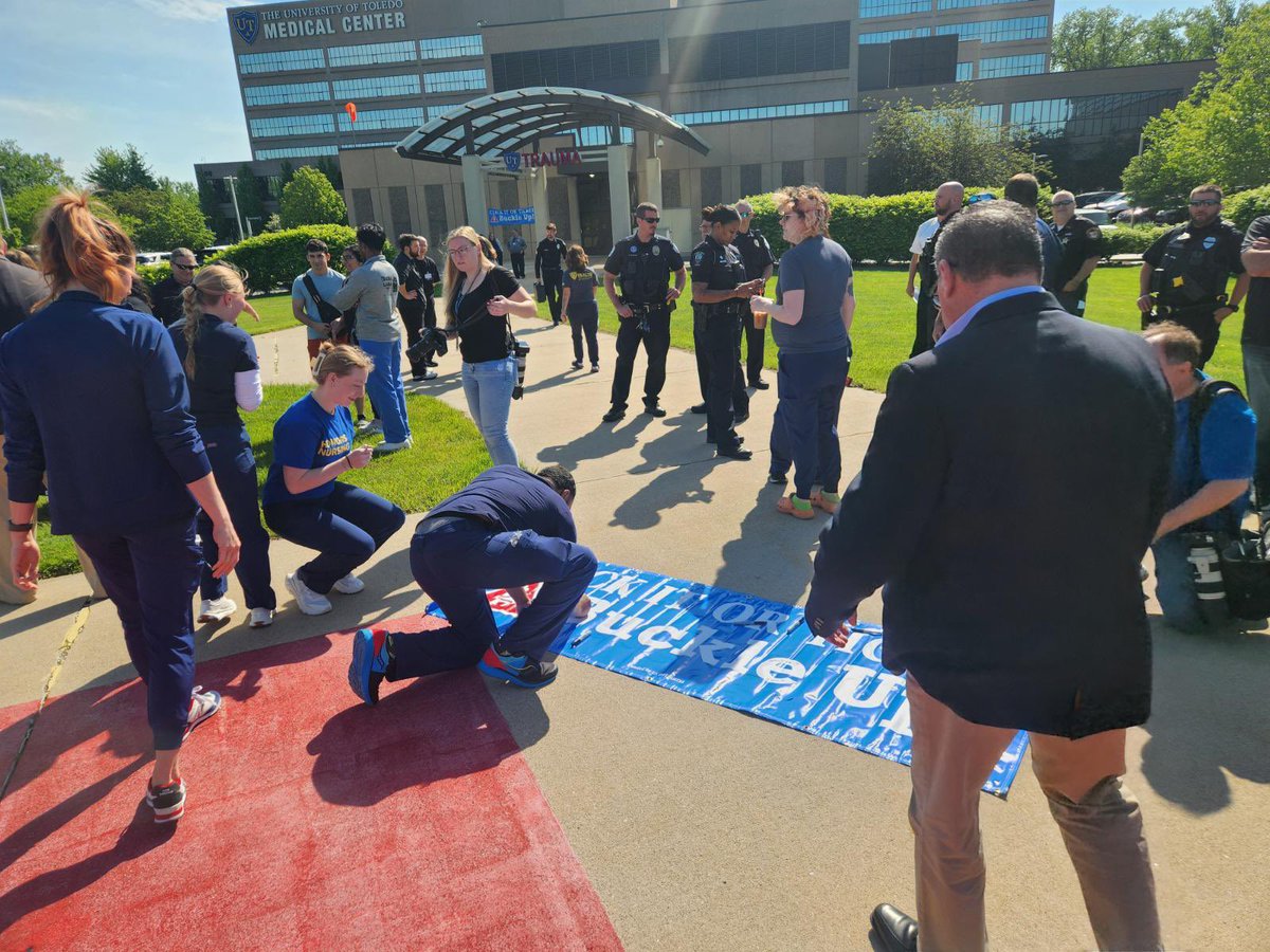 Yesterday, Toledo Post troopers joined public safety partners, medical professionals and community members at the 2024 Lucas Co #ClickItOrTicket kickoff. The event hosted by @ToledoLucasHD at the @UTMedCenter was meant to further awareness to the importance of safety belt usage.