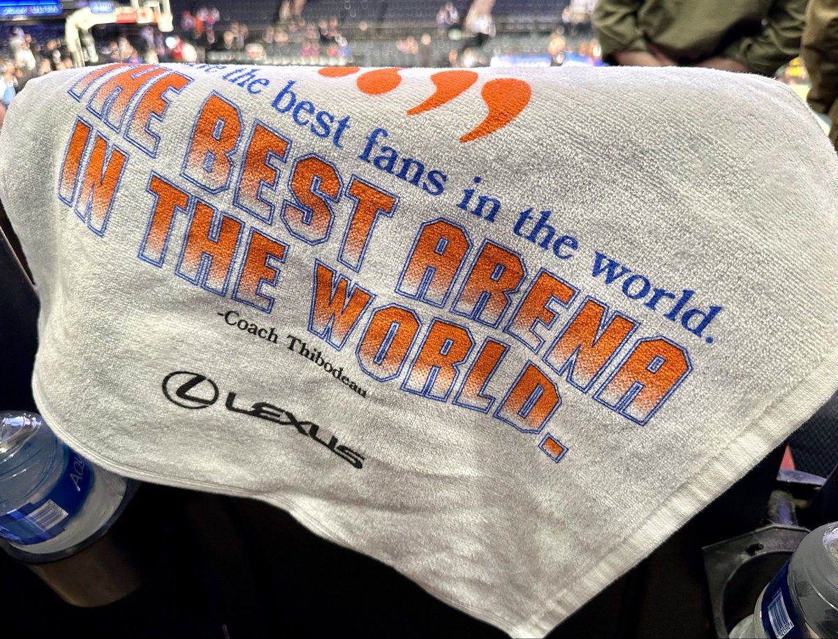 Rally towel ✅ T-shirt toss ✅ Go Knicks! #knicks