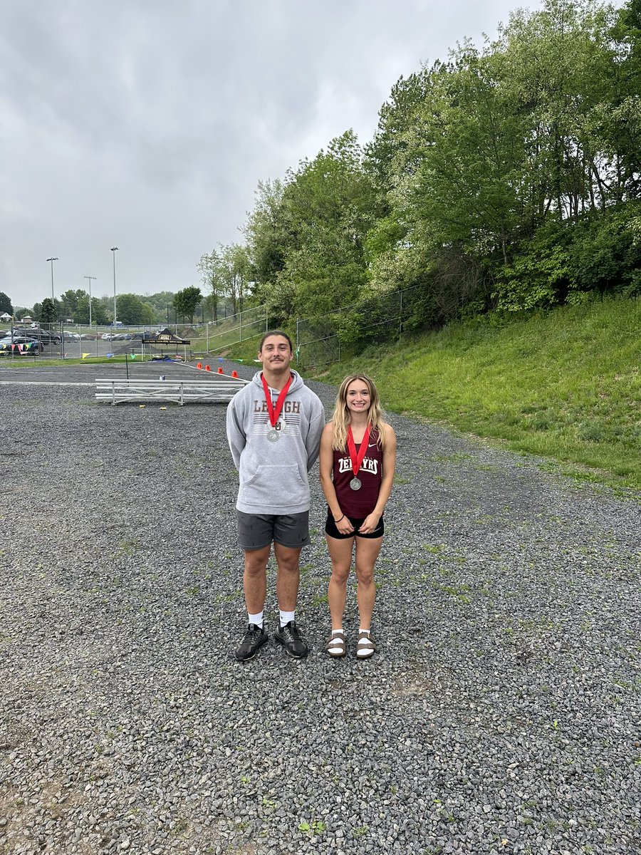 Great multi sport athletes at the first day of the District 11 Track and Field Championship🏃🏼‍♀️🏃Both secured their spots to the State Meet next weekend, placing 2nd in Polevault for Tessa and 2nd in Shotput for Kaden🏆💪🏻 
#zephyrtough #track #wrestling