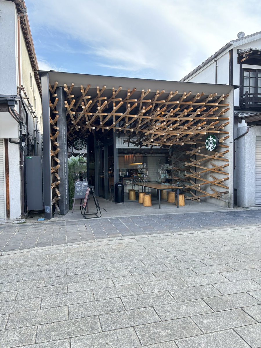 梅ヶ枝餅食べたのと駅の内装も素敵だったので📷あとスタバ！