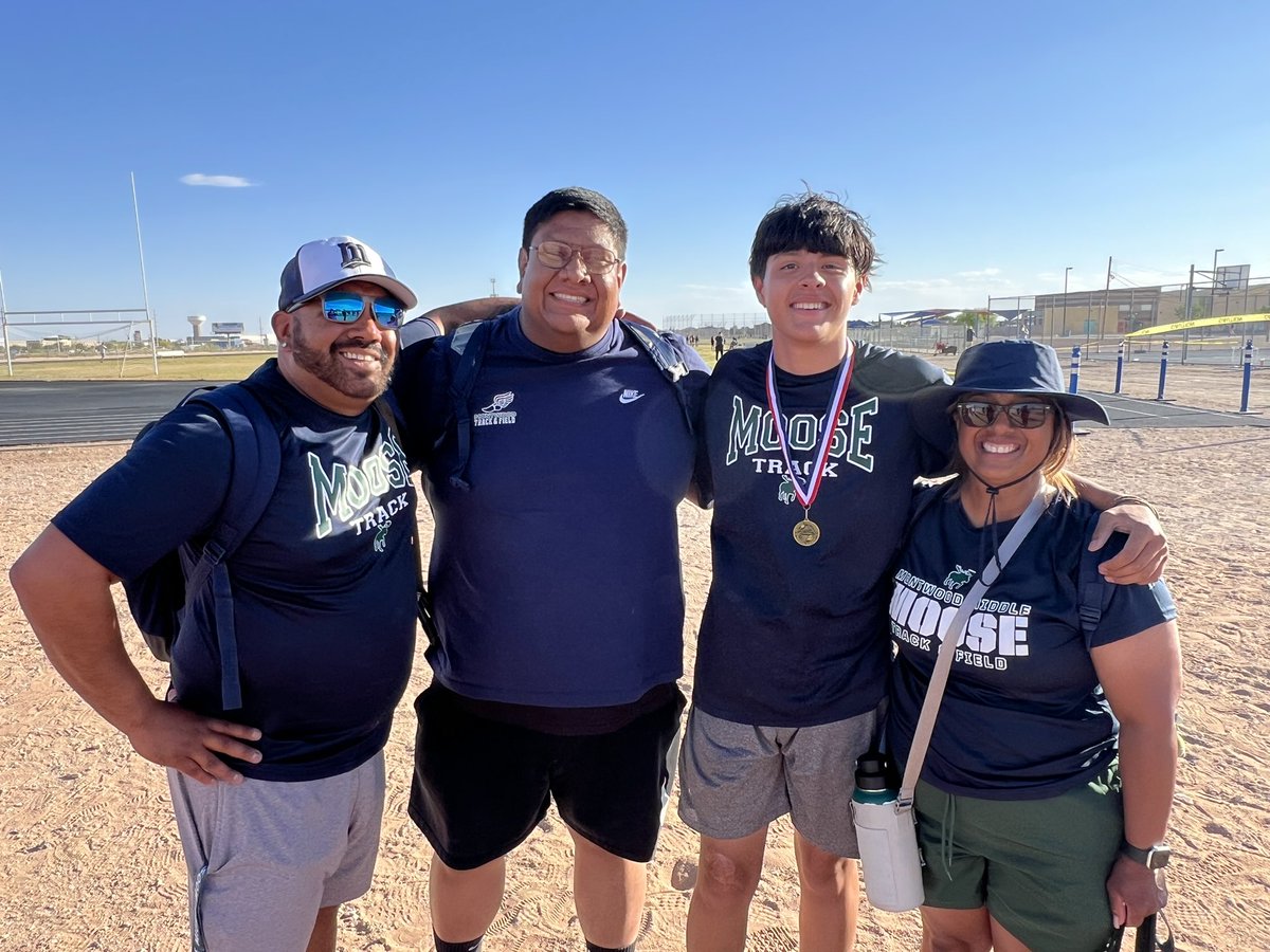 Good things happening at @MontwoodHS feeder schoool @rjohnson_bss, @DPalacios_MMS & @Slider_Middle! Congratulations Mooses, Stallions & Scorpions for representing THE BRAND at the MS District Meet. Excited about the future of @montwoodrunning! #earnyourhorns #Excellence #TEAMSISD