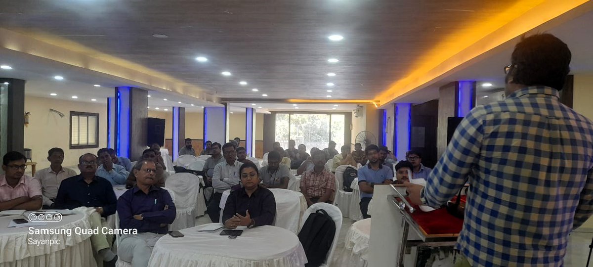 A few glimpses of my #InvitedTalk on 'Application & Implementation of Industry 4.0 & 5.0' organized by the Hooghly Chamber of Commerce & Industry (HCCI). Thanks to #HCCI and #IIDR for the invitation. Senior managers and experts from the different industries attended the session.