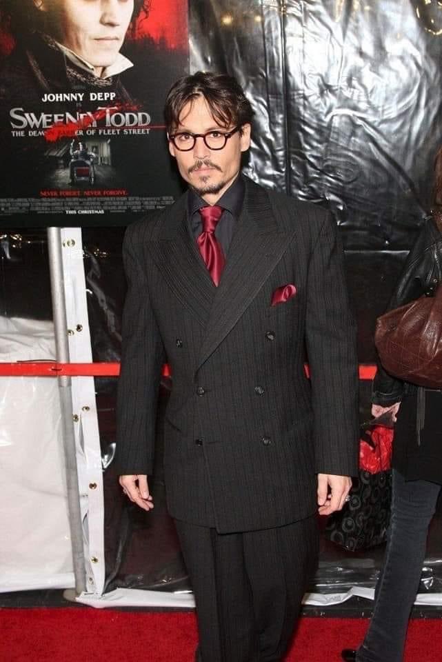 Johnny at the Sweeney Todd the Demon Barber of Fleet Street premiere! Dec 2007!🖤♥️🥰🫠🔥#JohnnyDeppBestActor #JohnnyDeppIsLoved #JohnnyDeppIsALegend #IStandWithJohnnyDepp #JohnnyDeppSexiestManAlive #JohnnyDeppKeepsWinning #JohnnyDeppIsABeautifulSoul 💞