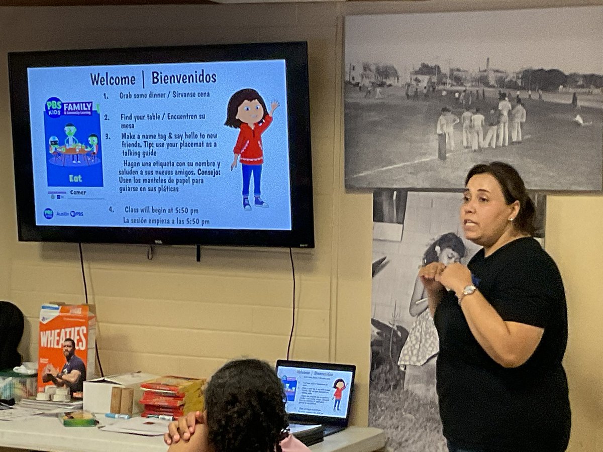 Exciting start to our #MollyofDenali Family & Community Learning (FCL) workshop series, Teaming up with @austinpbs at Santa Rita Courts, in collaboration with IMoms Program and @SouthwestKey .
Full house tonight! #CommunityCollaboration 
Enhancing #WisdomEnFamilias! #Bilingualism