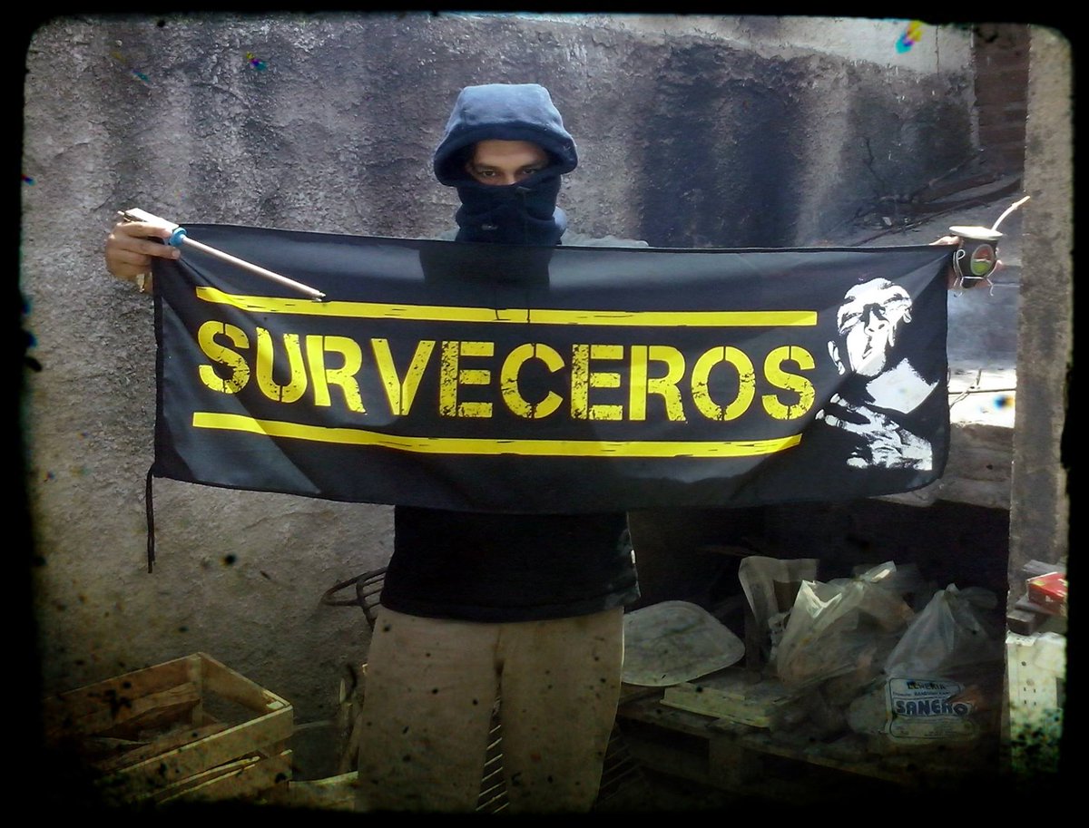 Foto que me recordó el archivo, cuando @surveceros fue surveceado por un comando #Panzaverde.

#Surveceros #CervecerosER #SomosCerveceros