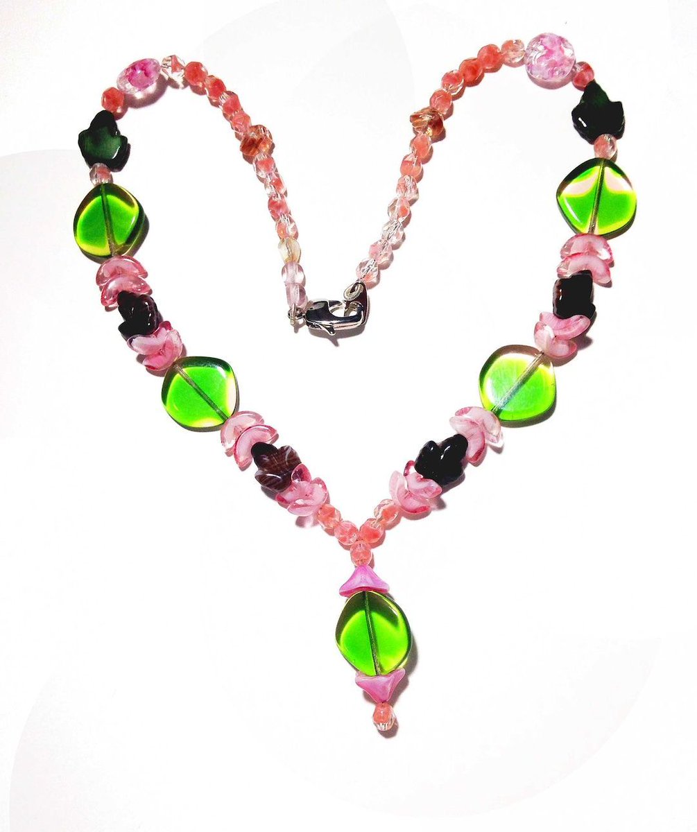 Vintage Glass Pink and Chartreuse Beads Necklace, Spring Flowers Motive Jewelry #giftforher #CCMTT #shopsmall @hvaradhan
buff.ly/3K67Ynz