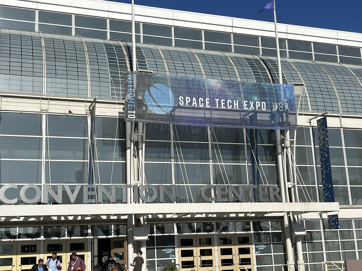 What fraction of nephrology nerds actually wish they were going to the Space Tech Expo we are sharing the conference center with? #NKFSpringClinicals