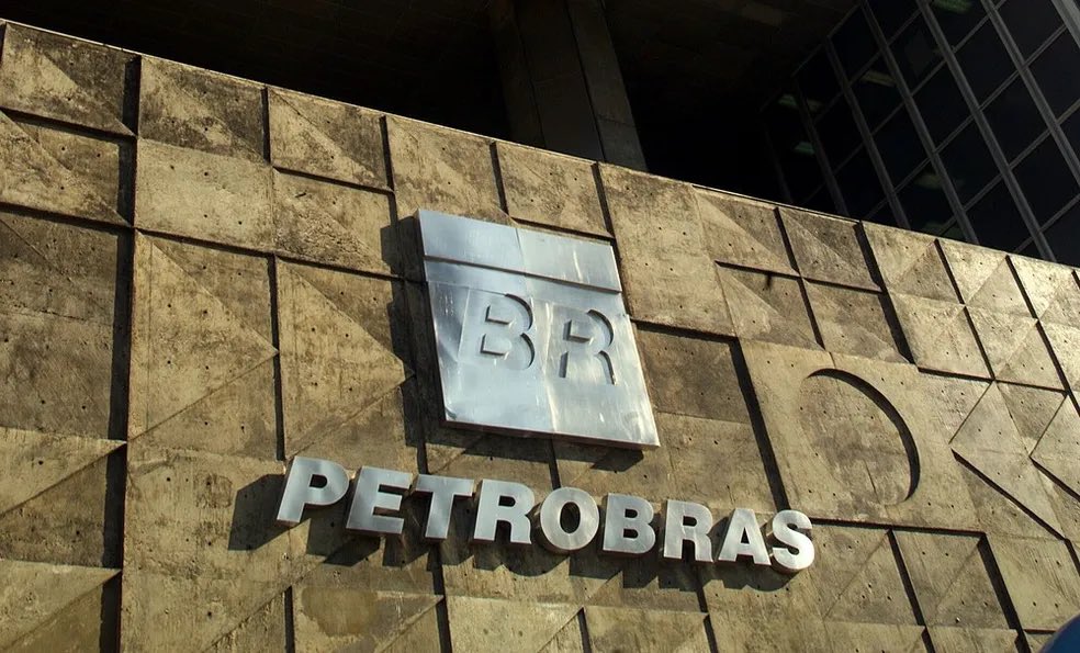 🚨AGORA: Ações da Petrobras nos EUA caem mais de 9% após demissão de Prates

Por volta das 21h, os papéis da companhia no exterior (PBR) caíam 6,98%, a US$ 16,69; no Brasil, ações fecharam com queda de 2,72%.
