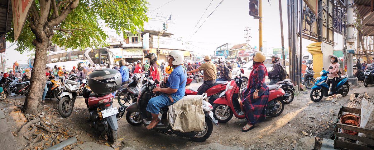 Baru kali ini macet spt ini, sejak jam 6.15, per3an Tenger <a href="/infoGRESIK/">info GRESIK</a> <a href="/e100ss/">Radio Suara Surabaya</a>