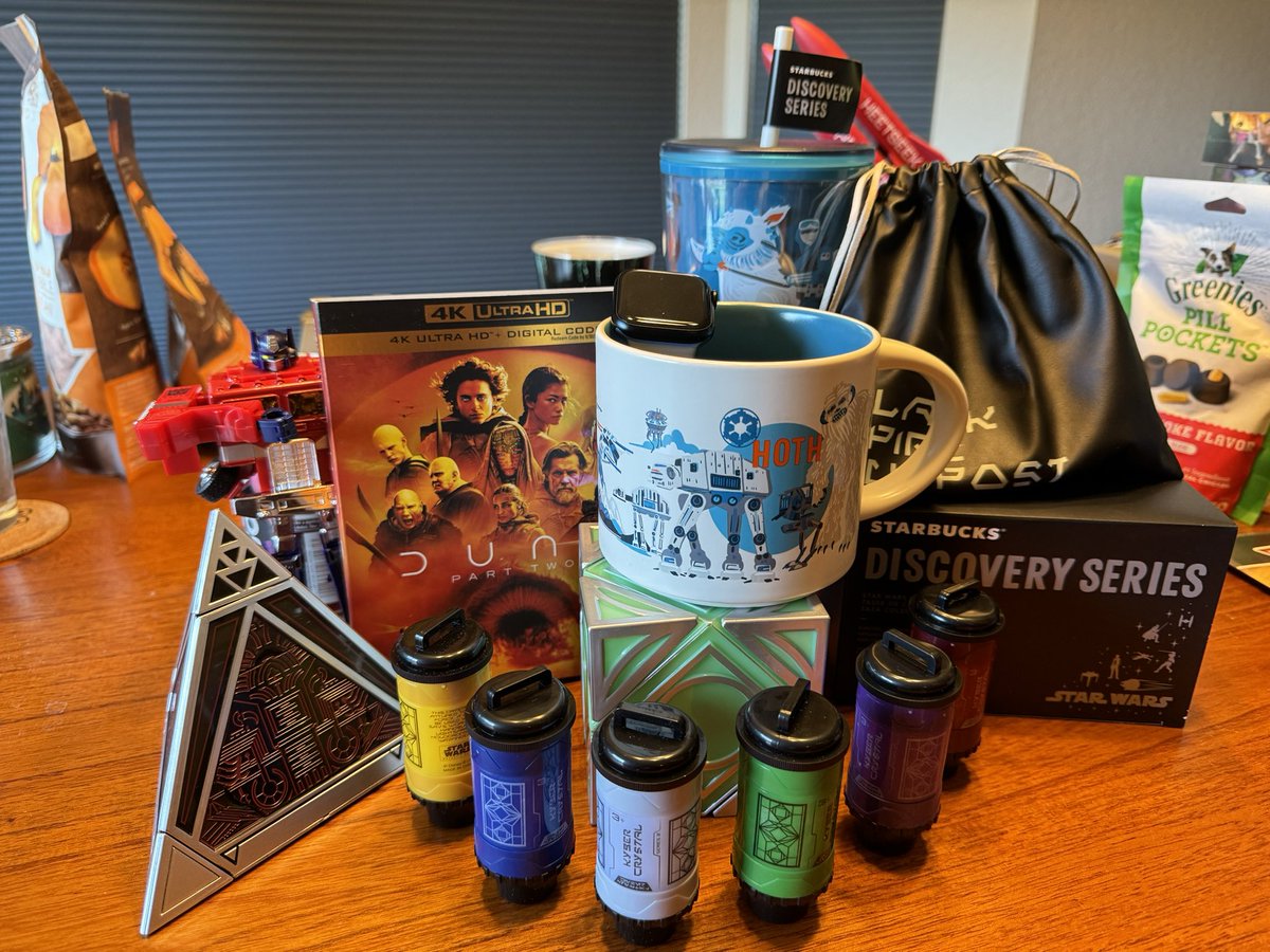 Ok, no more messing around here’s my #mailcall today. Apple Watch, to motivate me to move my body more. Dune 2. Jedi and Sith Holocron. All six of the updated kyber crystals. Starbucks Discovery series mug for Hoth (I have all the other ones) and a Hoth tumbler. #maythe4th