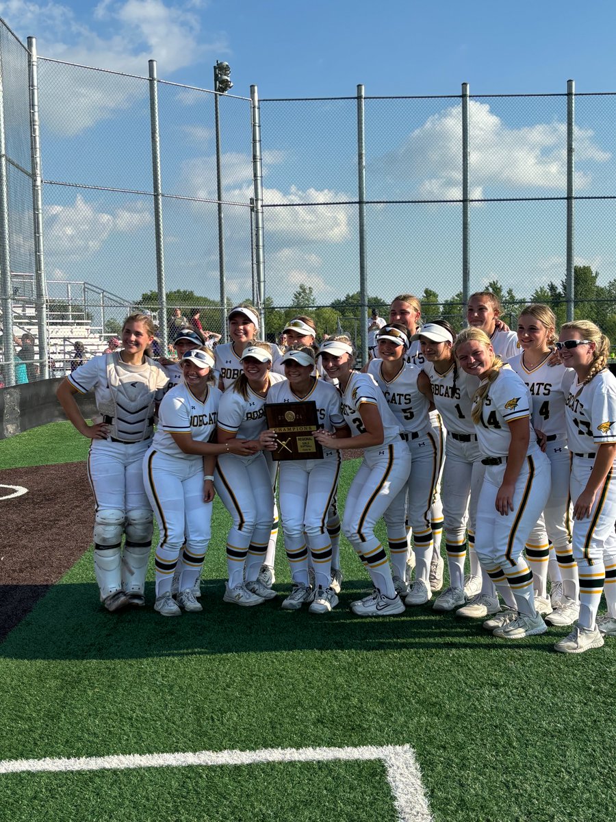 BLSoftballtbw's tweet image. These "kids."  All they do is WIN, WIN, WIN no matter what!  4-peat. BELIEF.  TRUST.  WORK.  #aintnomtnhienuf #play4eachother #culture #chemistry