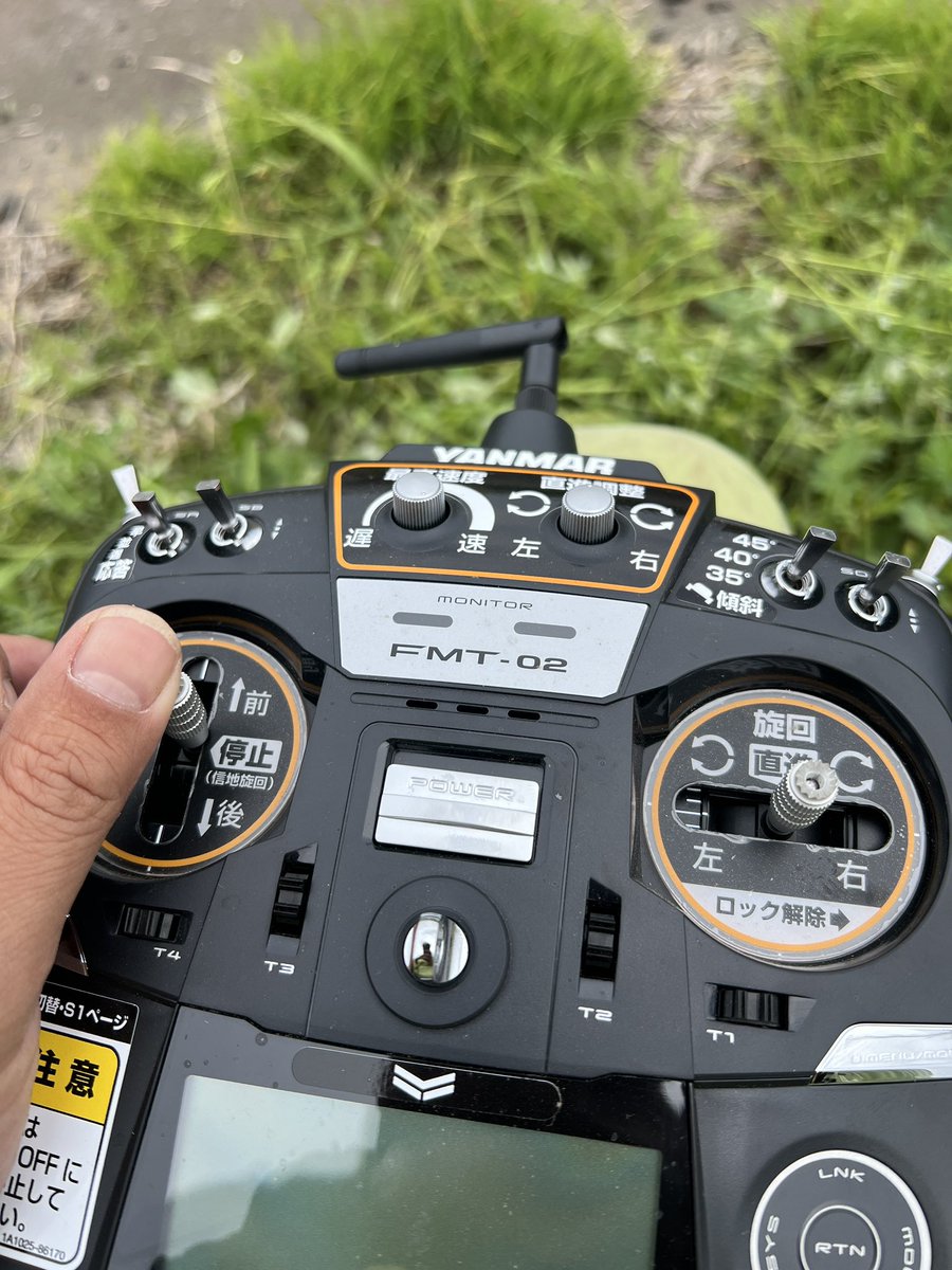 xchobix's tweet photo. FOGじゃないから💣落としてるわけではないんだ。FPVにすればいいのに
#yw500rc #RCSP530
#草刈り https://t.co/fOsdo5GZOA