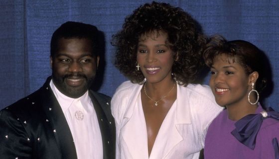 CeCe Winans Reflects On Iconic Friendship With Whitney Houston trib.al/EyOxOmm