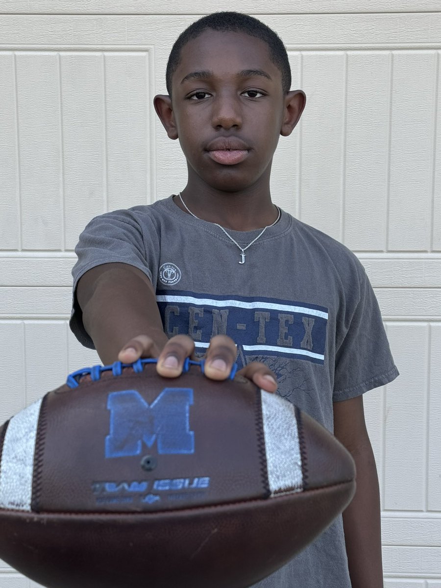 ⭐️2023 7th grade Season: 421 yards 6 TD’s
⭐️2024 8th grade Season Goals: 1100 yards 16 TD’s 💨✈️ Bigger, Stronger, Faster!!