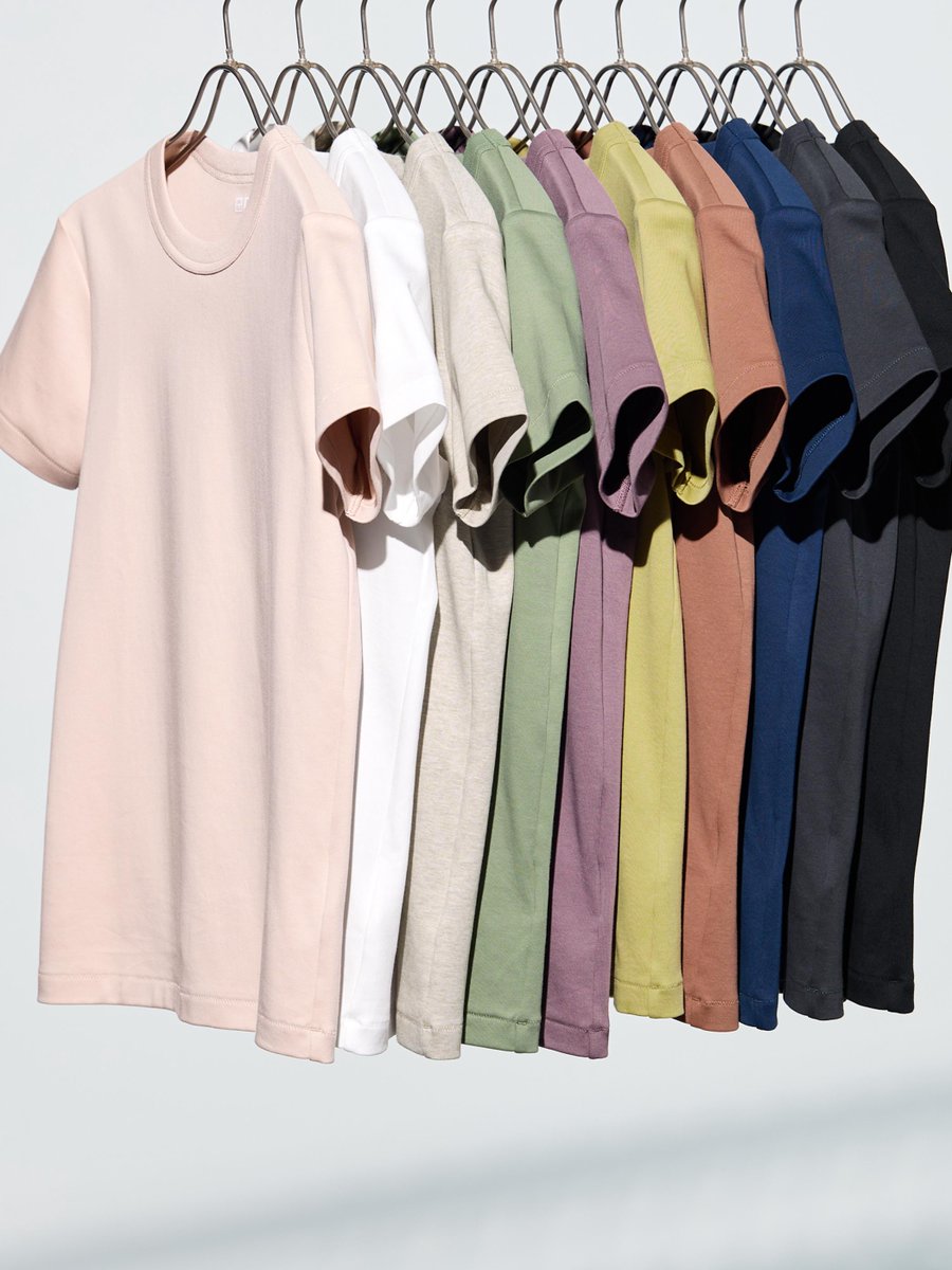 Uniqlo U のクルーネックTに新色🆕が登場👏 フィット感のある美しいシルエットで、素材はコットン100% 色違いで欲しい人気Tシャツです！ s.uniqlo.com/3QGrg6H