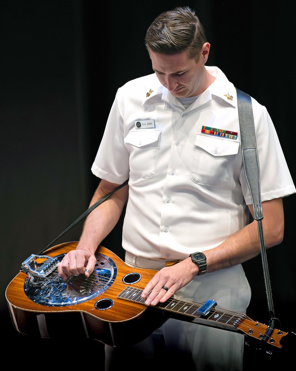#HuntingtonBeach native serves #USNavy as a #Musician with #CountryCurrent 
MU1 Henry Johns
performs at a bluegrass concert with the Country Current at the National Museum of the Marine Corps, June 8, 2023.
dvidshub.net/image/7853401/…
#ForgedBytheSea #AmericasNavy @NETC_HQ @MyNavyHR