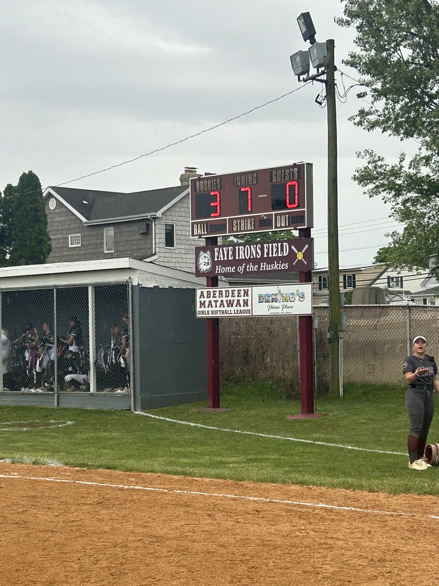 Huge win for the Matawan Huskies 3-0 over Manasquan to improve to 13-6. Emma was  excellent in the circle pitching a complete game victory with 10 K’s. She also was 2 for 3 with a RBI at the plate.  Maddie had 2 hits including a double. Great defense again for the Big Team W 🥎🥎