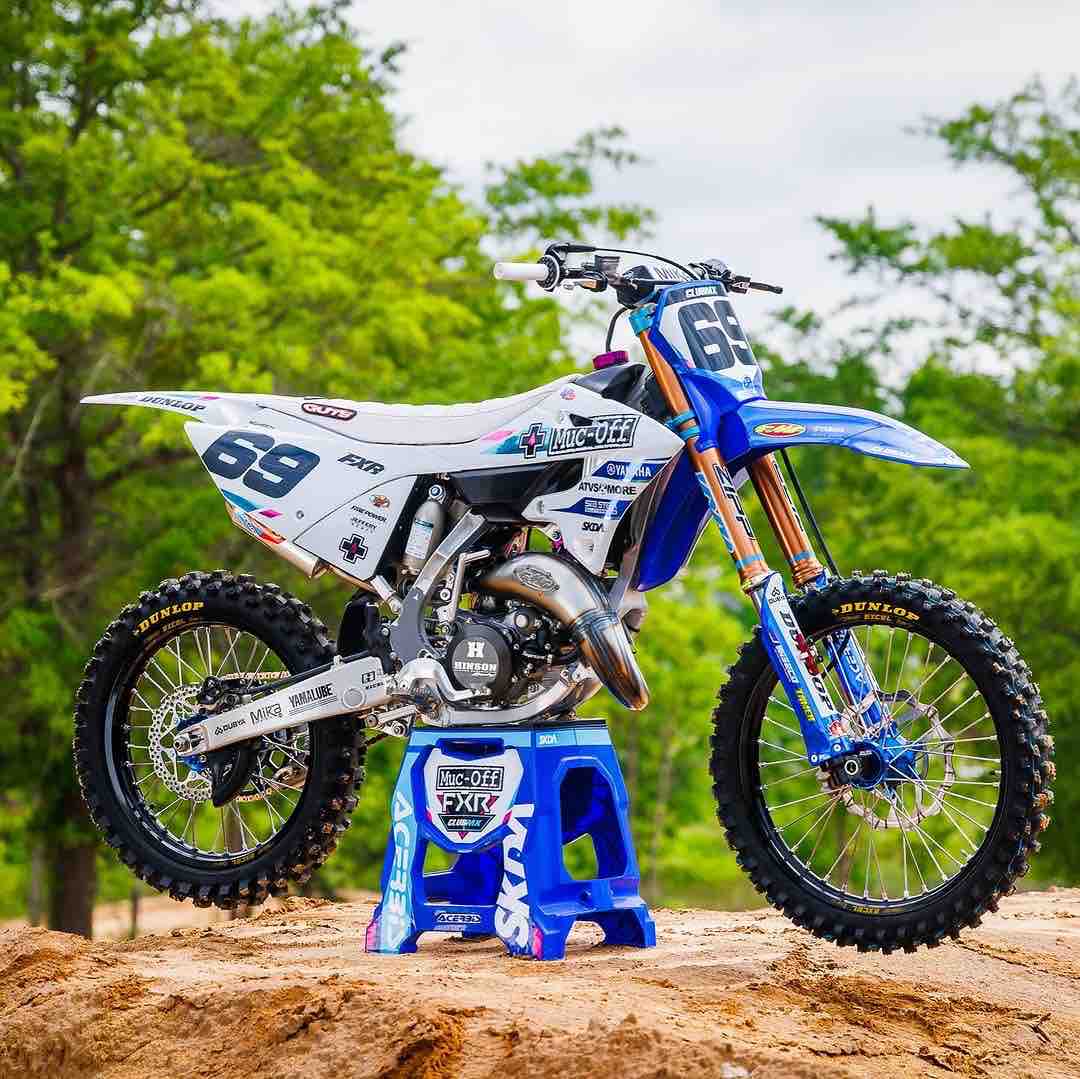 Two Stroke Tuesday with the @cotyschock_ @clubmx YZ125 🤩 #RideDunlop #RaceDunlop #Dunlop #MX34 #MX33 #Yamaha #YZ125 #TwoStroke #TwoStrokeTuesday #2stroke