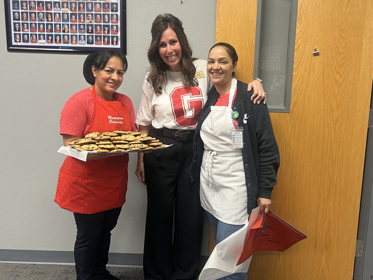One more reason I love ⁦<a href="/GrapevineMiddle/">Grapevine Middle</a>⁩ - our awesome staff! What a wonderful surprise from our fantastic friends in GCISDNUTRITION⁩ #PonyProud