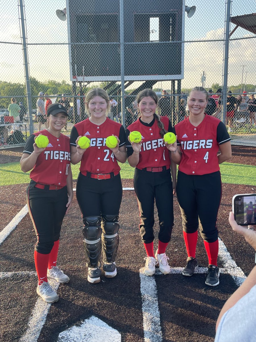 FSTigersoftball (@fstigersoftball) on Twitter photo Allie Brown, Aubrey Yarrick (2), Kyndal Aikin, Kamdyn Farrell all homered for FS in wins over Augusta and ElDorado Yarrick added one in each game. <a href="/SEK_Sports/">SEK Sports</a> Allie Brown, Aubrey Yarrick (2), Kyndal Aikin, Kamdyn Farrell all homered for FS in wins over Augusta and ElDorado Yarrick added one in each game. <a href="/SEK_Sports/">SEK Sports</a>