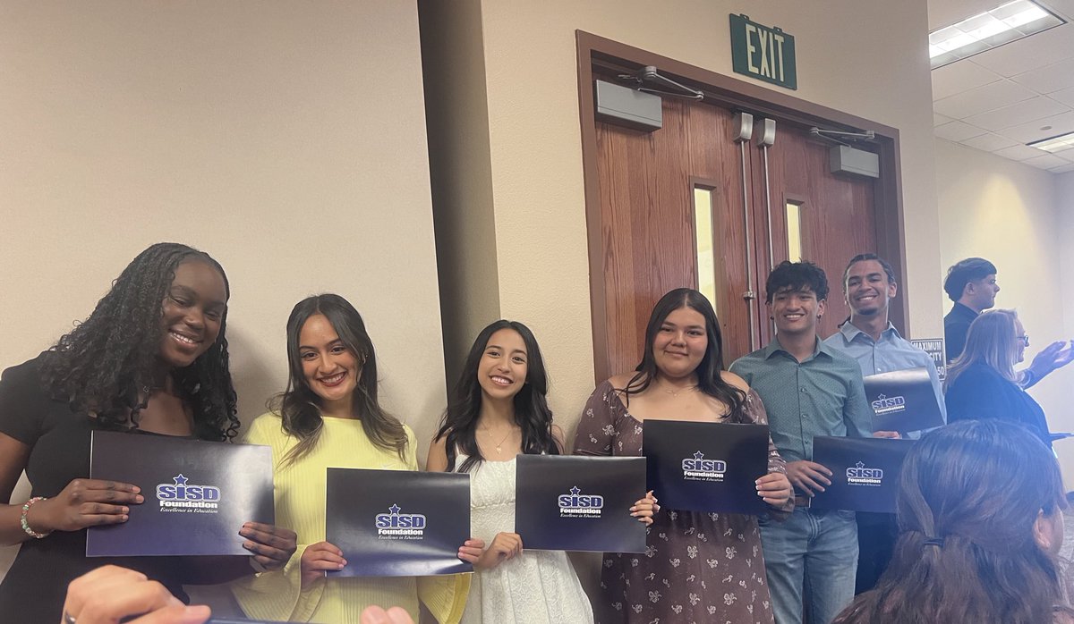 A big TRAILBLAZING CONGRATULATIONS to our Americas SISD Scholarship Foundation recipients. Your AHS family is proud of you! #TeamSISD #BlazerNation #BetterTogether #SISDcounselors @Americas_HS @EOrtiz_AHS
