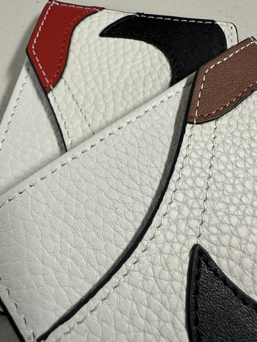 sneaker.st tweet media