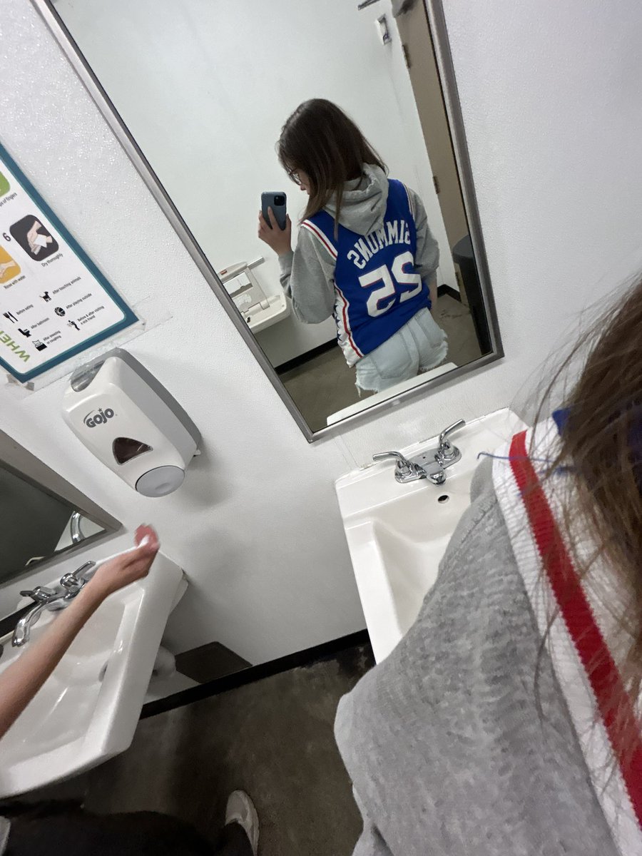 ihrtdevils's tweet image. how did I find this at a thrift store….. someone gave away a prime Ben Simmons jersey 😔