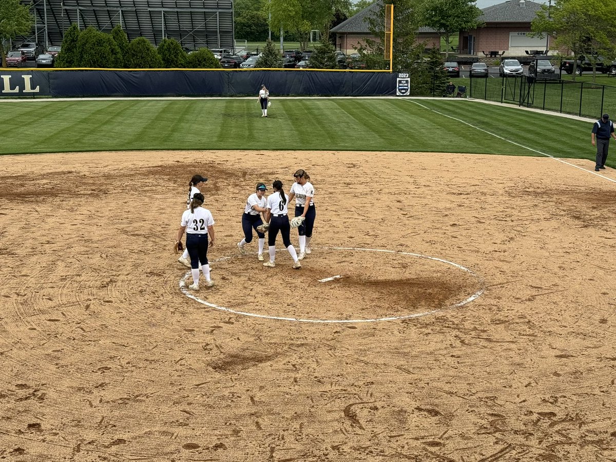 Congratulations @Lemont_Softball on your dh sweep v TF South. Keep up the good work #GoLemont #WeAreLemont @LemontAD