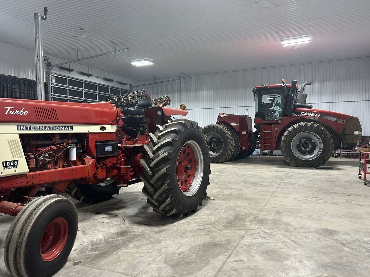 Can’t blame the solar flares today, when’s it’s this wet nothings moves. #CaseIH #Farmall #steiger #bkt