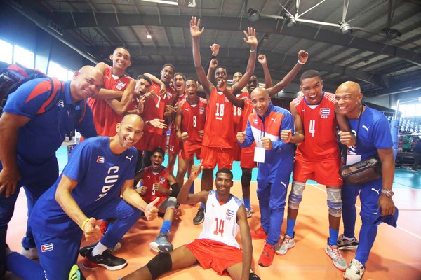 Cubanos airosos en inicio de torneo Norceca Sub-19 de #voleibol Superaron a Surinam y enfrentarán a Canadá en su siguiente presentación #Cuba #VoleibolCubano jit.cu/NewsDetails.as…