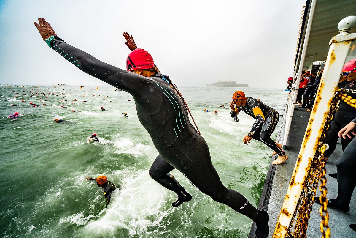 Did you know that the wetsuit was invented in San Francisco? If only the original Alcatraz escapees had one. @EscapeAlcatraz Watch this year's event only in SF: bit.ly/3ysNiUf