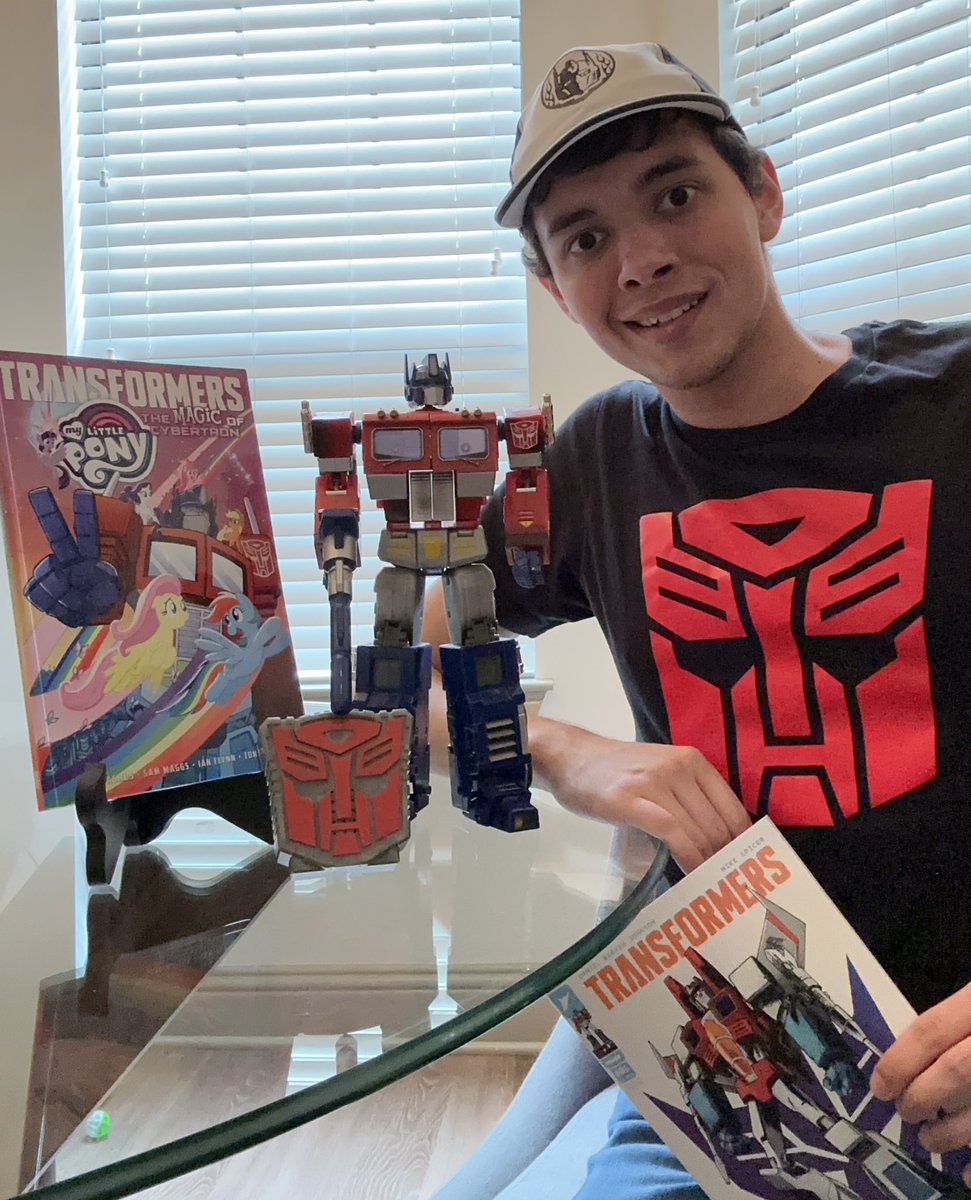 I just want to say, Happy 40 Year Anniversary to the #Transformers . Being the #fan and #nerd that I am and I barely talk about, but the Transformers is just one of my favourite childhood things, something I grew up on, and is just one of my favourite #multifandom things.
